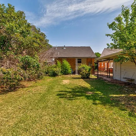 Charming 2 Bed 1 Bath Tudor - Near Plaza & Midtown
